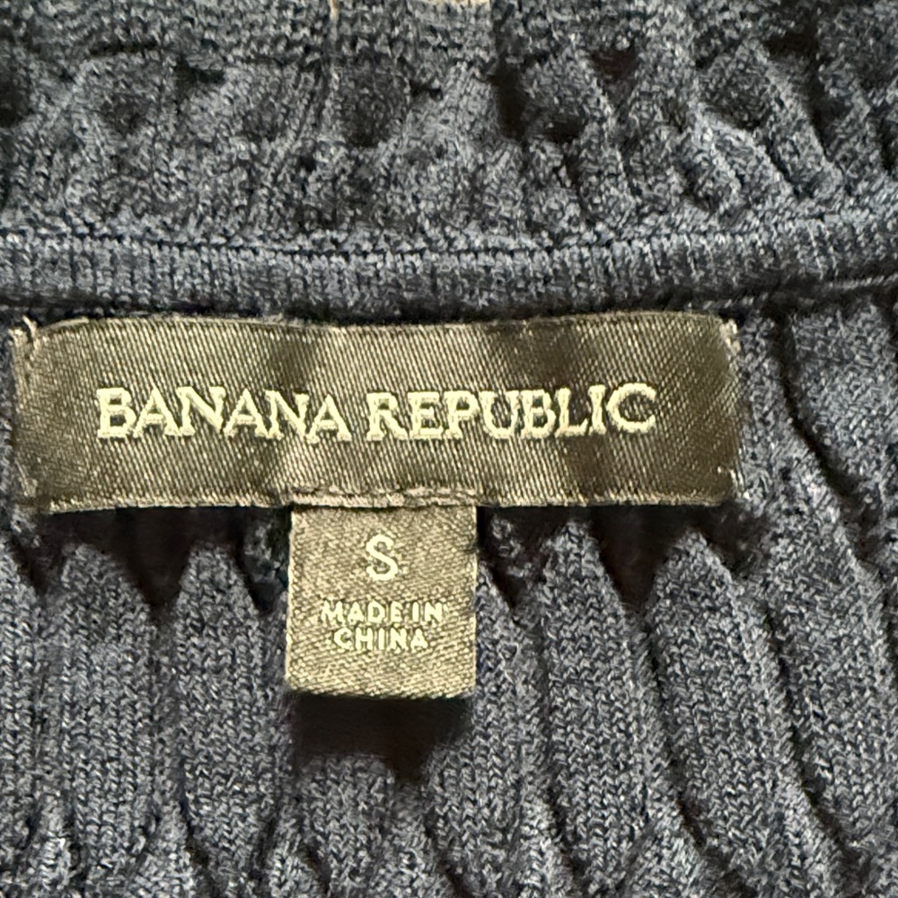 Banana Republic Navy Knit Tank with Textured Panels NWOT - Picture 2 of 5